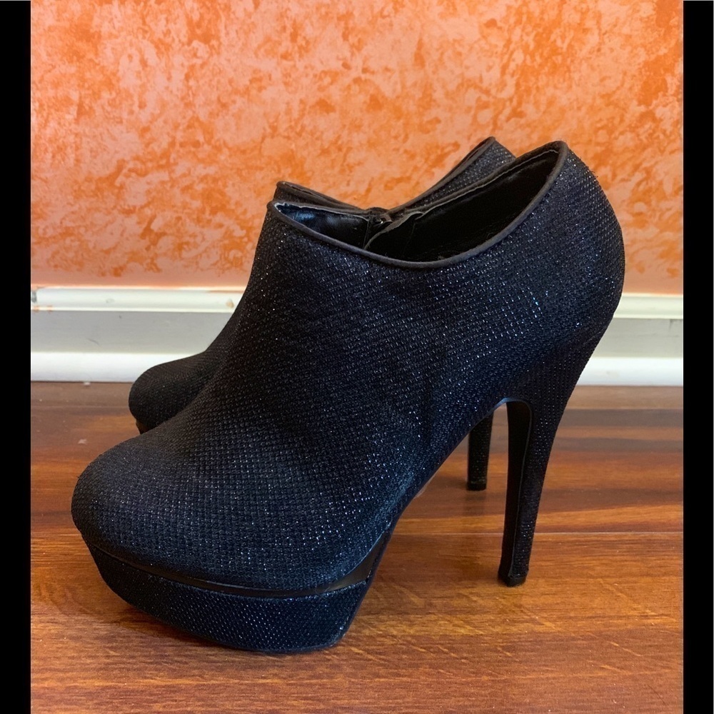 Chic Black Platform Heels